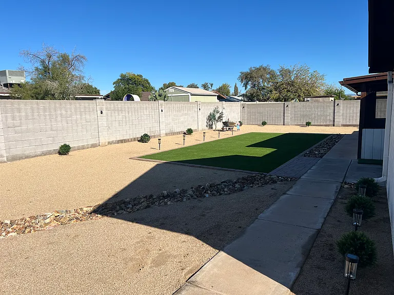1814 W Kerry Ln — Photo 42