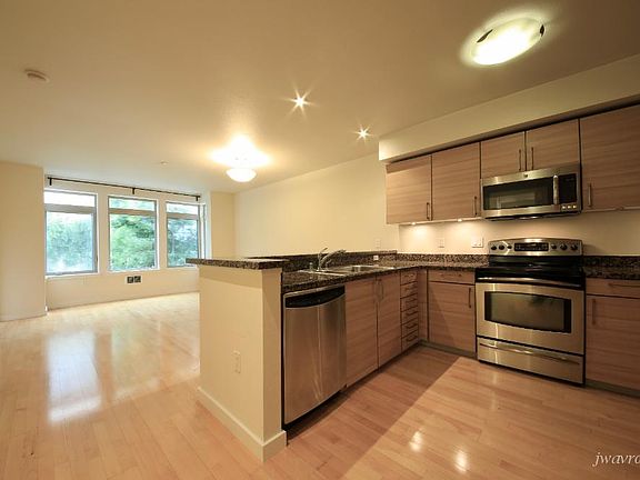 4th image of 329 Bay St APT 202