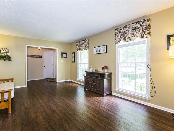 4th image of 2101 Knickerbocker Dr