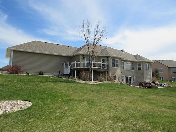 5th image of 305 E Palmer Cir