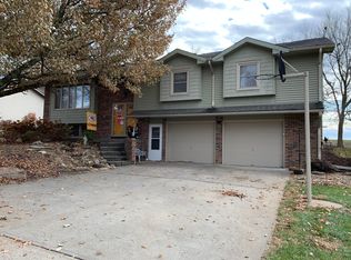 732 S Lake Dr, Marshall, MO 65340