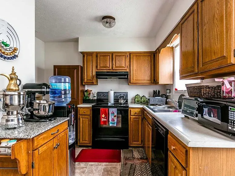 1246 Goldfinch Dr #B — Photo 9