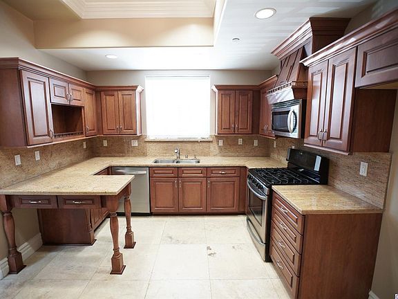 5th image of 18245 Burbank Blvd Unit 113