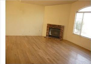 5th image of 18463 Fairburn St