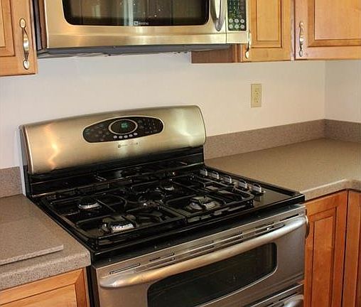 4th image of 2781 Northglen Dr