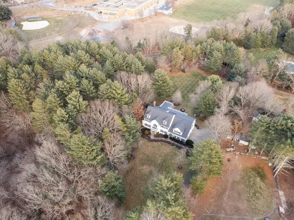 15 Homestead Dr, Medfield, MA 02052