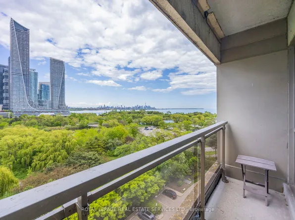 2261 Lake Shore Blvd W #1010, Toronto, ON M8V 3X1