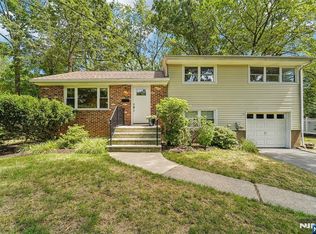 12 Spruce Pl, Ho Ho Kus, NJ 07423