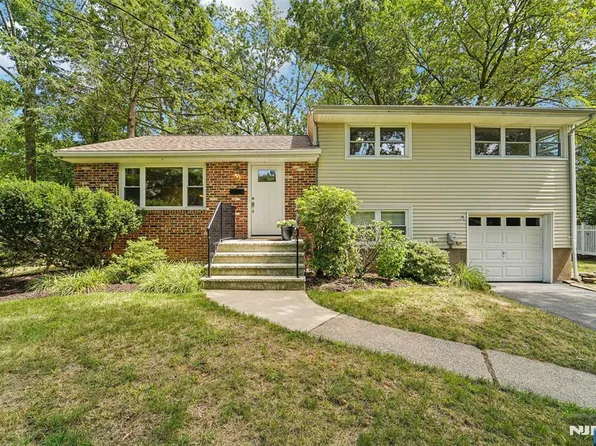 12 Spruce Pl, Ho Ho Kus, NJ 07423