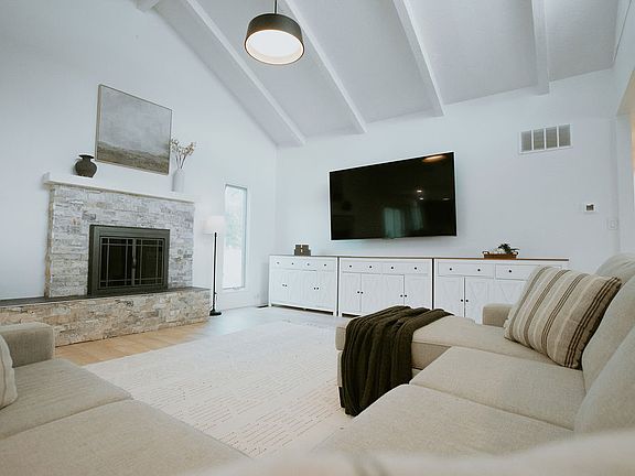 3rd image of 9514 Avenida Del Oso NE