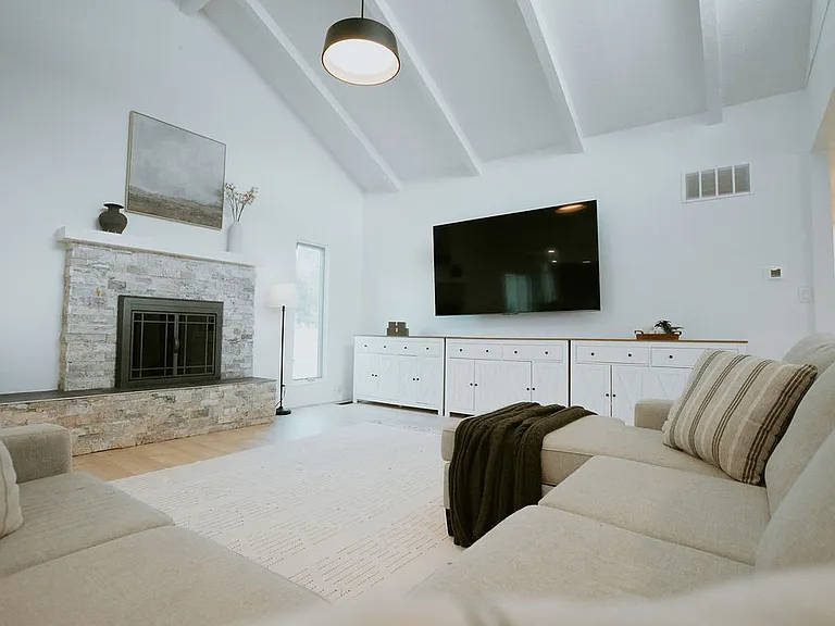 9514 Avenida Del Oso NE — Photo 3