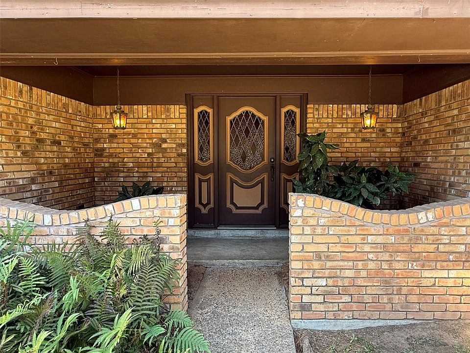 2nd image of 3822 Pines Rd