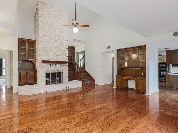 3rd image of 3705 Bonnell Dr