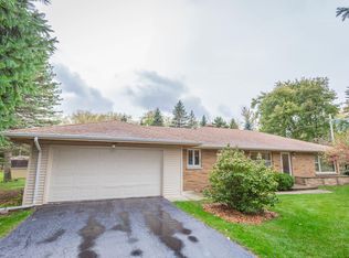 N80W15277 Valley View Dr, Menomonee Falls, WI 53051