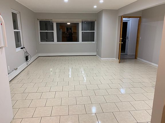 2nd image of 194 Crescent Pl APT 1