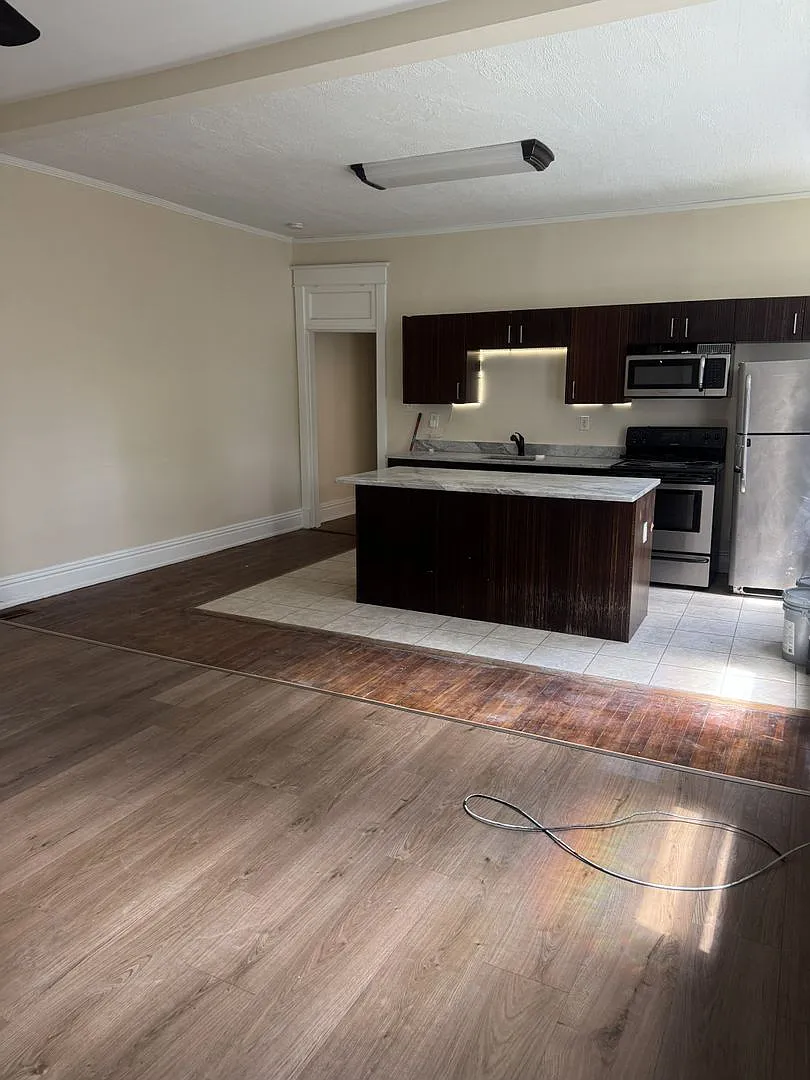 2422 Barton Ave — Photo 2