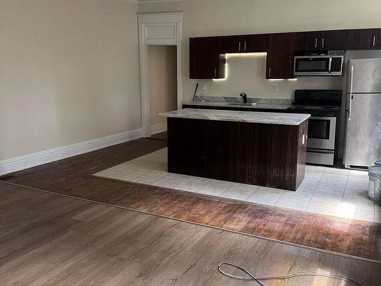2422 Barton Ave — Photo 2