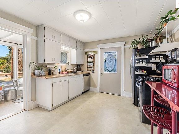 5th image of 7084 Ash St