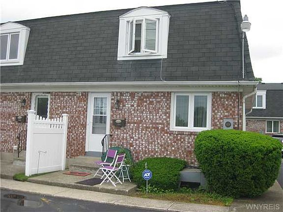 2nd image of 2454 Colvin Blvd