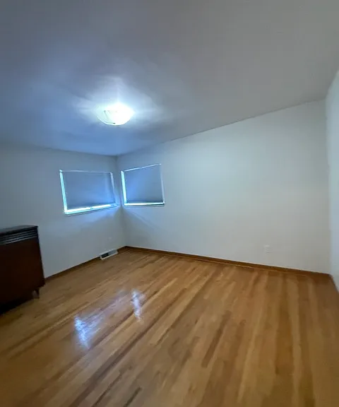 8609 Potomac Ave — Photo 5