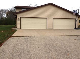 1630 N Whitney Dr, Appleton, WI 54914