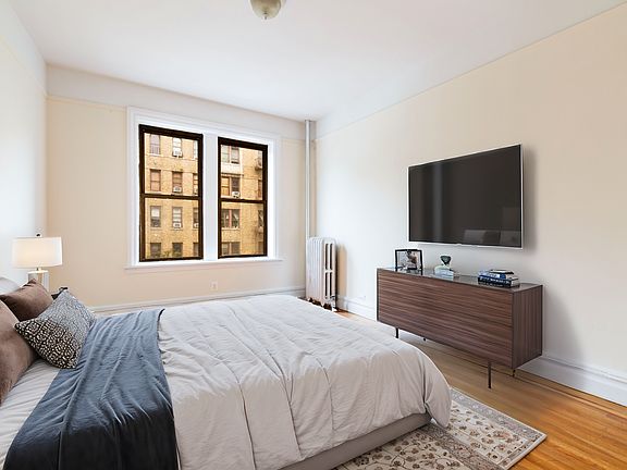 4th image of 20 Seaman Ave APT 4E