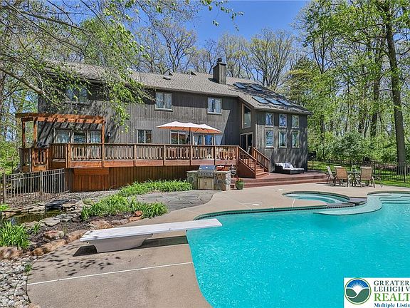 3rd image of 337 Woodline Rd