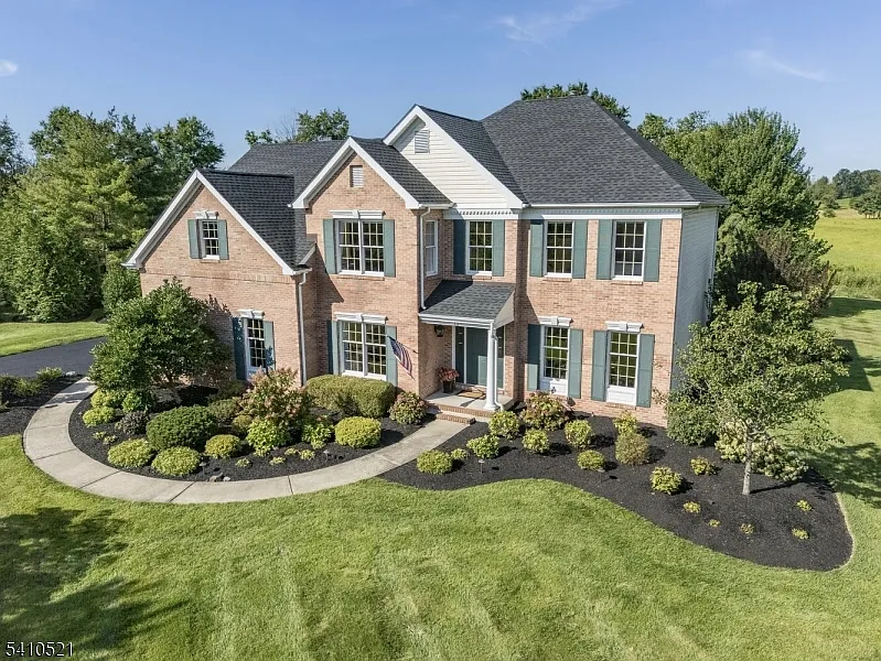 11 Messenger Ln photo 1