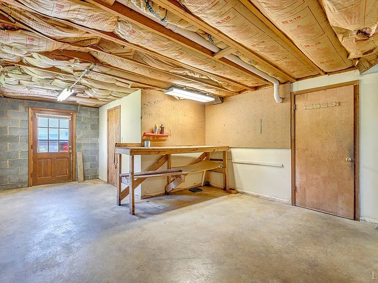 405 Oakland Cir — Photo 27
