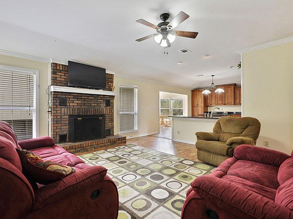 2nd image of 209 Idlewood Dr