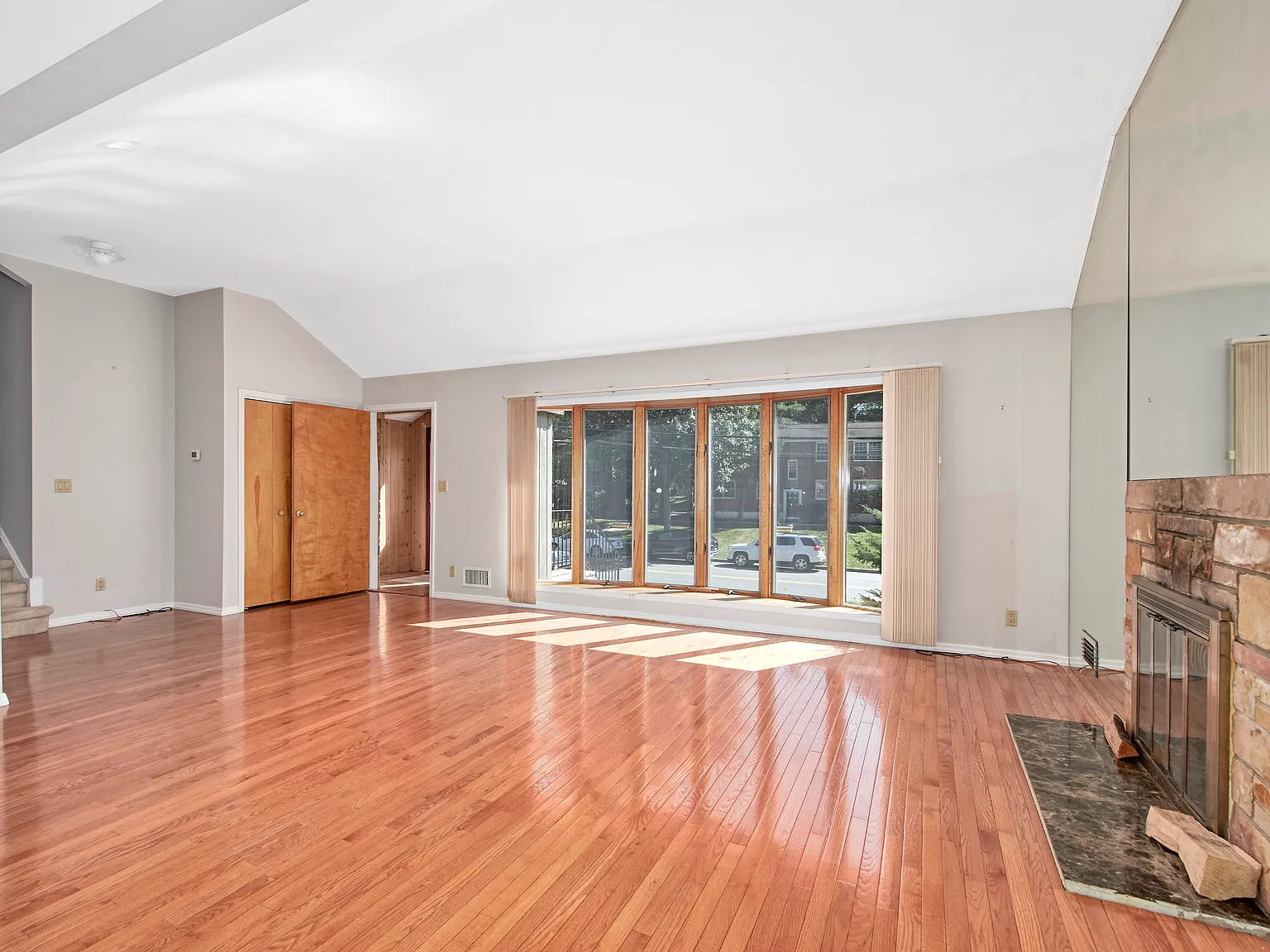 3 bed, 1800 sqft, $5,900 — Photo 4
