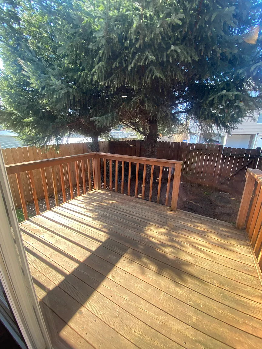 2220 Maplewood Dr S photo 1