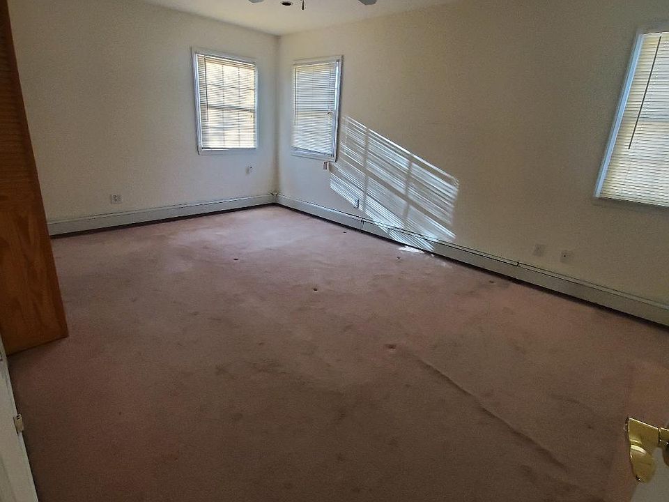 1st image of 8 Stephen Ave