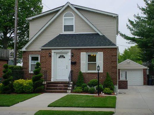 1st image of 27 Maple Dr W