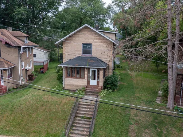 52 Shenango Blvd, Farrell, PA 16121