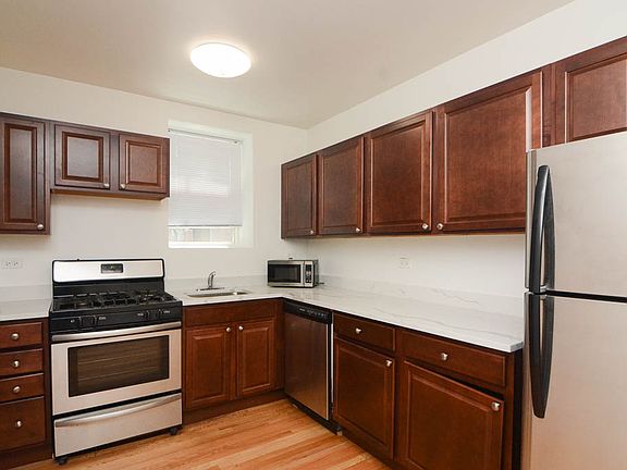 3rd image of 4612 N Hermitage Ave APT 1W