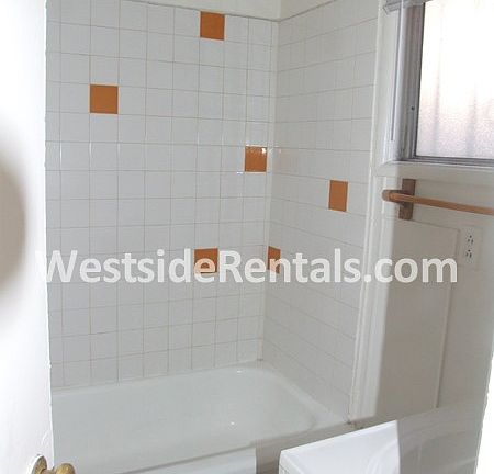 4th image of 1909 N Beachwood Dr APT 8