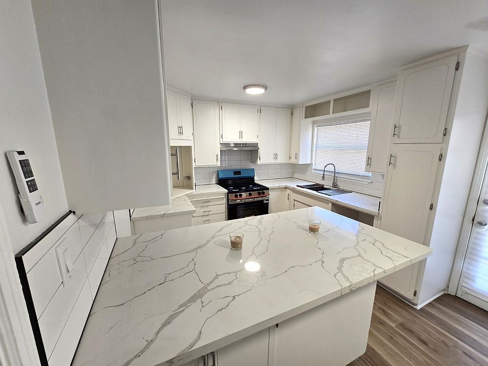 1st image of 1020 E Saginaw Way