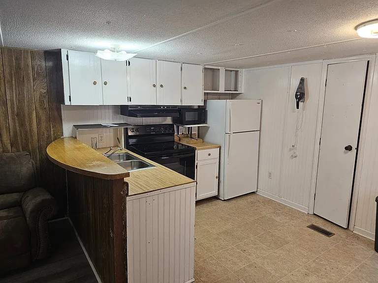 2390 Skyview Ln — Photo 7