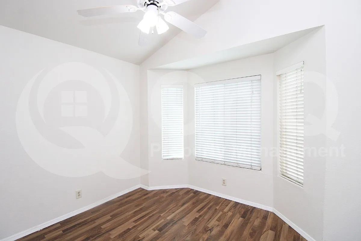 3 bed, 2.0 bath, 1336 sqft, $2,199 — Photo 3