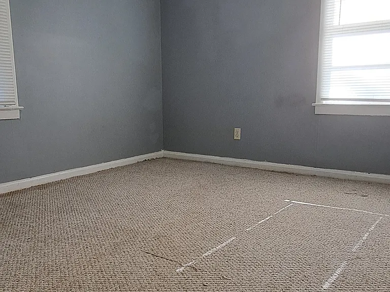 909 Mockingbird Ln — Photo 10