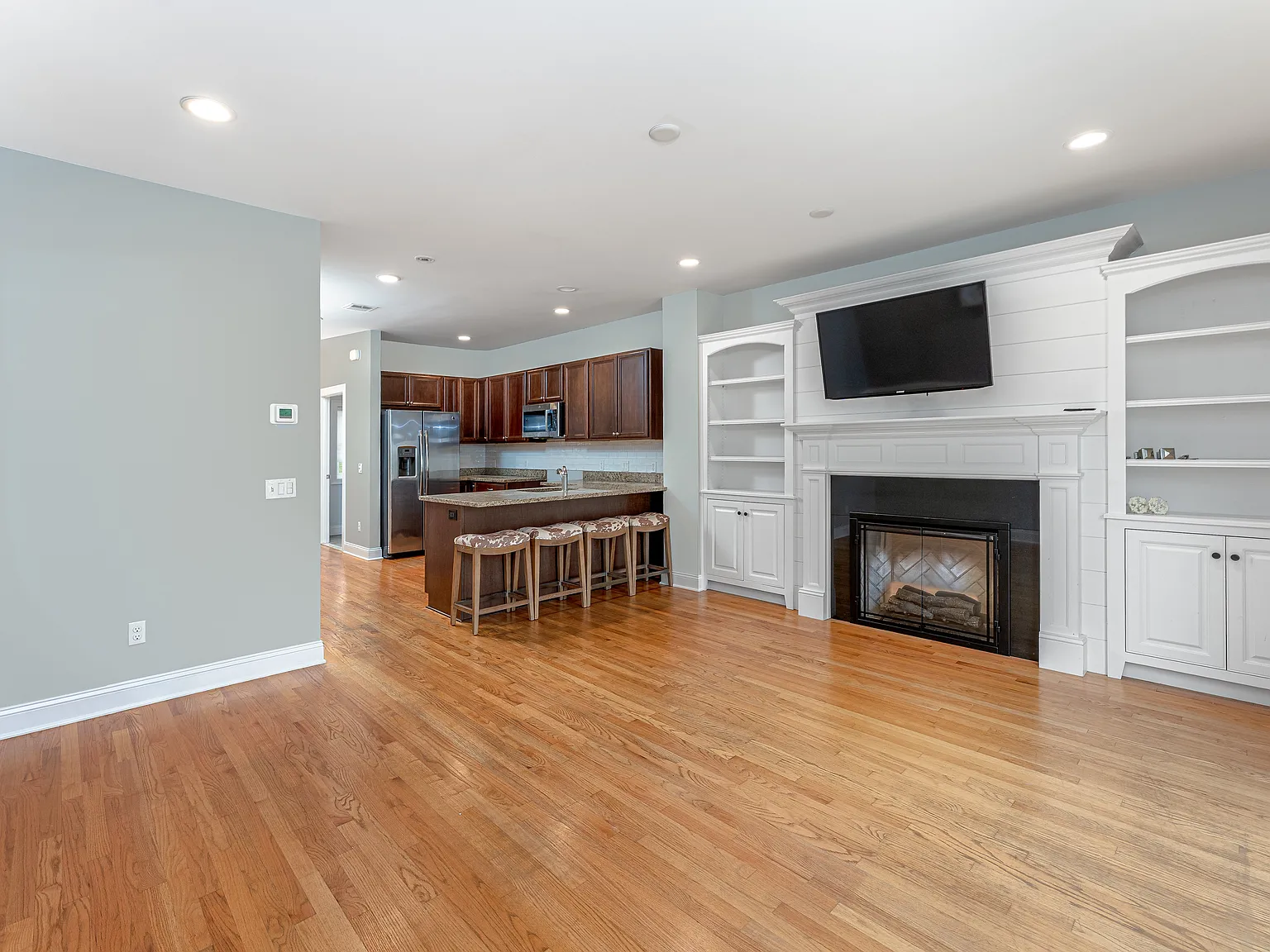 2 bed, 1.5 bath, 1224 sqft, $3,500 — Photo 4