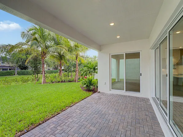 154 Parkside Way, Royal Palm Beach, FL 33414