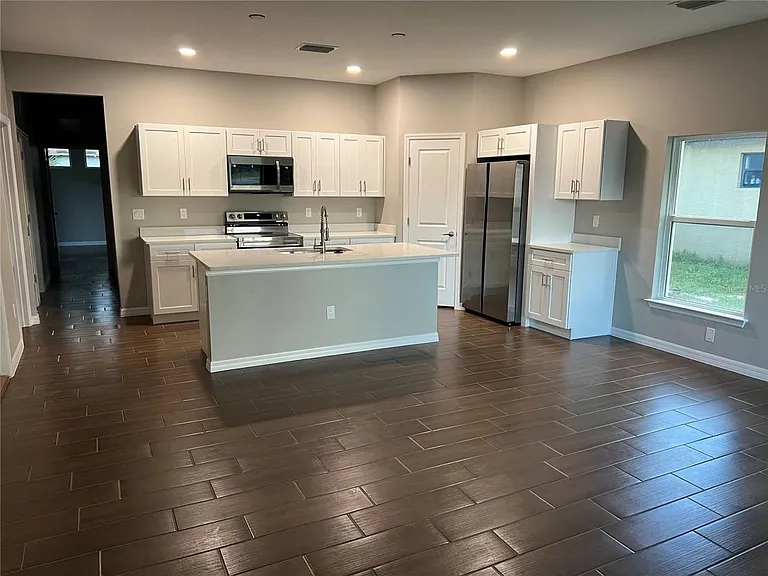 554 Ronnoc Ln — Photo 9