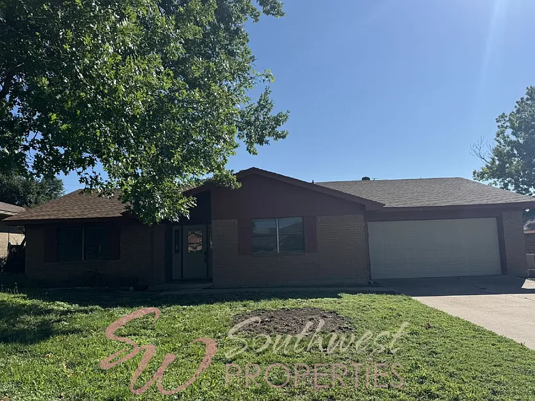 208 Prairie Wind Blvd — Photo 1