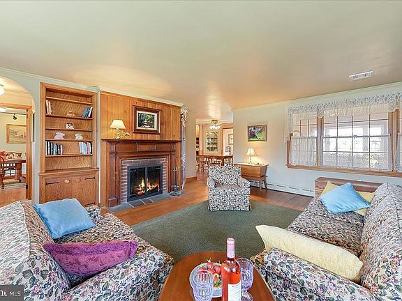 4th image of 207 W Conestoga St