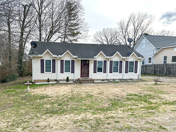 4th image of 810 Summer Hill Ln