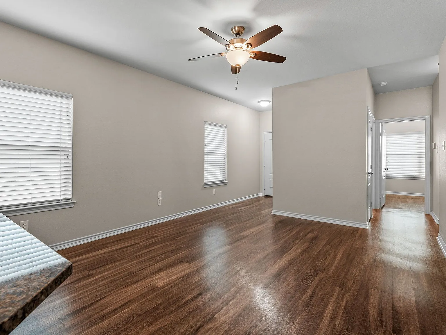 814 Hamilton Park Dr — Photo 2