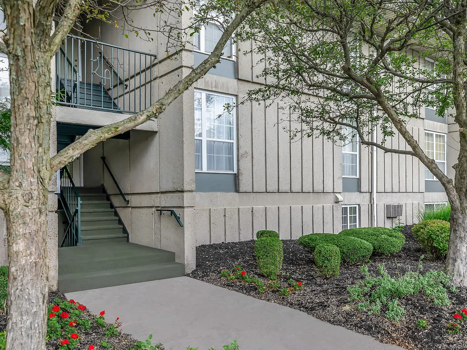 Lansing West Apartments — Photo 2