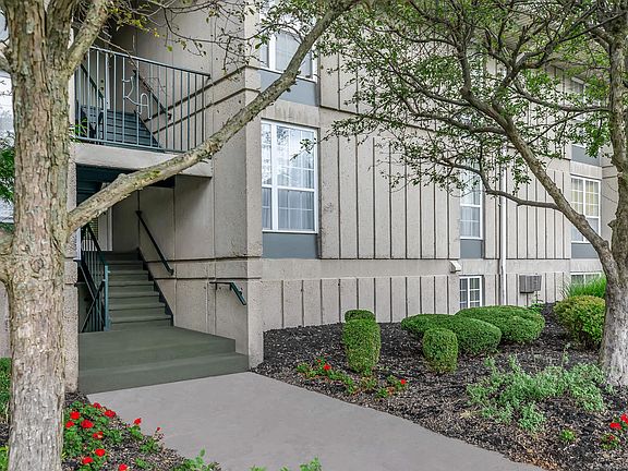 2nd image of 2250 N Triphammer Rd APT U3f